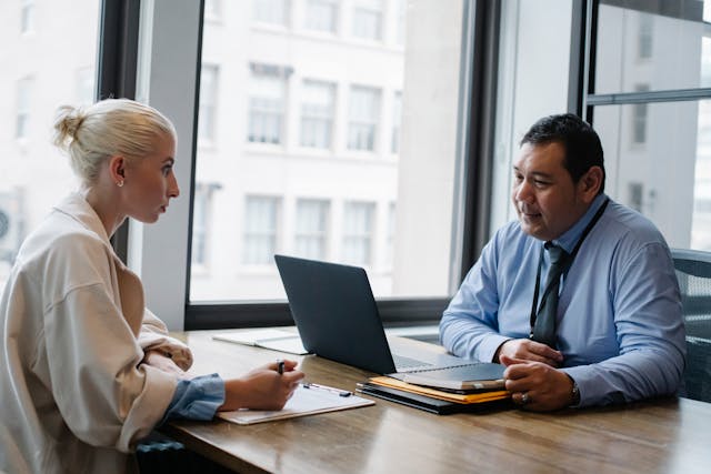 soft-skills-e-hard-skills-diferencas-exemplos-e-aplicacao-no-trabalho-mercadoe-opinião soft-skills-e-hard-skills-diferencas-exemplos-e-aplicacao-no-trabalho-mercadoe-opinião